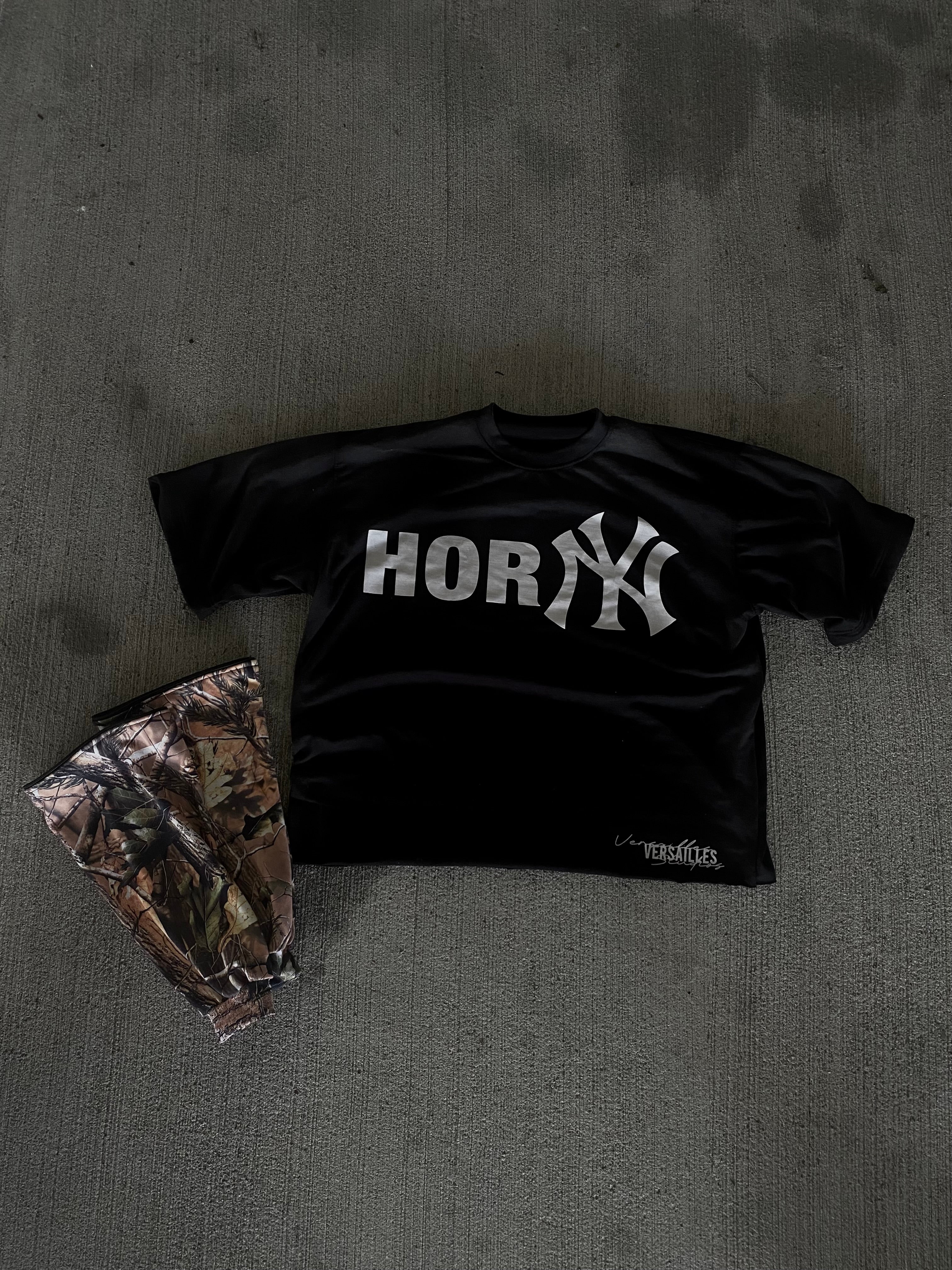 “Hor-NY” Tee With Detachable Sleeves